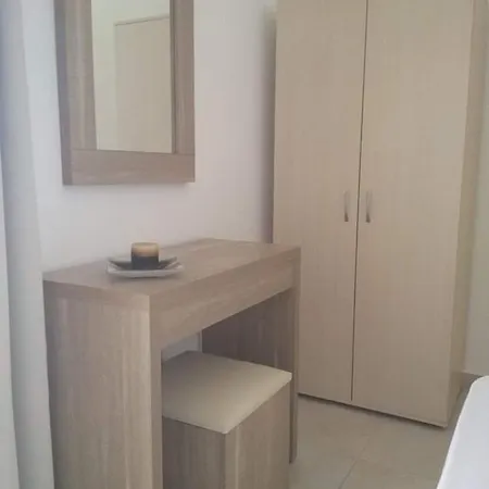 Kelly Apartment *